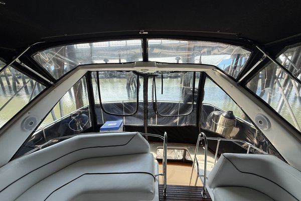 1990 Bayliner 3888
