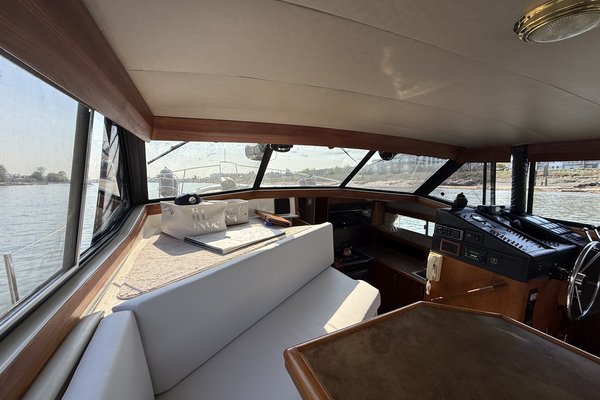 1990 Bayliner 3888