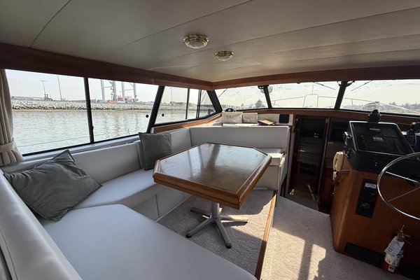 1990 Bayliner 3888
