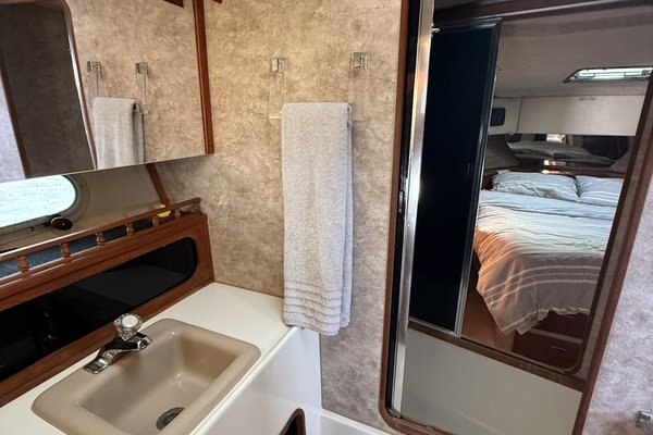 1990 Bayliner 3888
