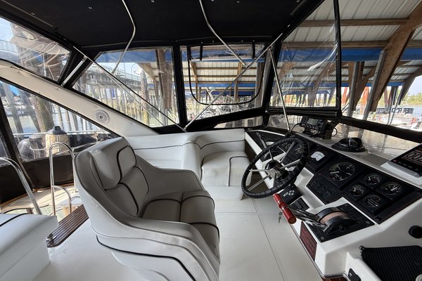 1990 Bayliner 3888