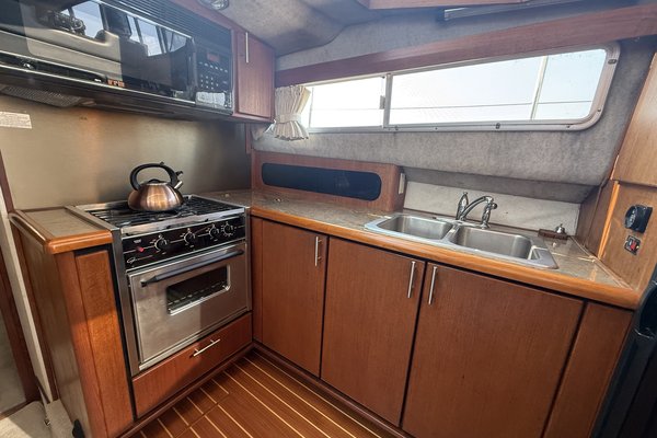 1990 Bayliner 3888