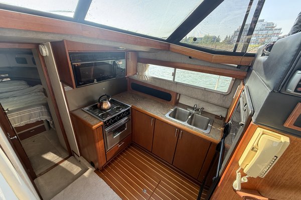 1990 Bayliner 3888