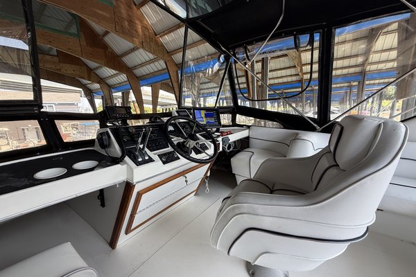 1990 Bayliner 3888