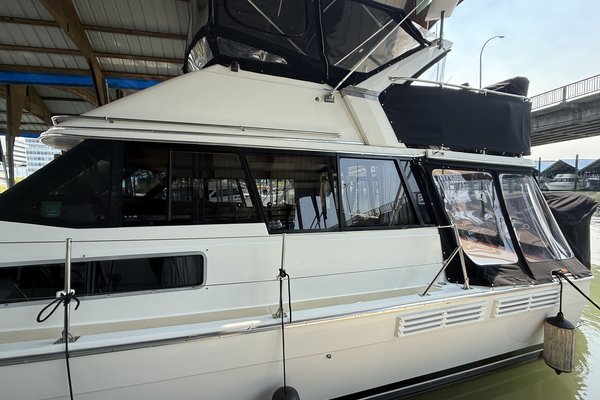 1990 Bayliner 3888