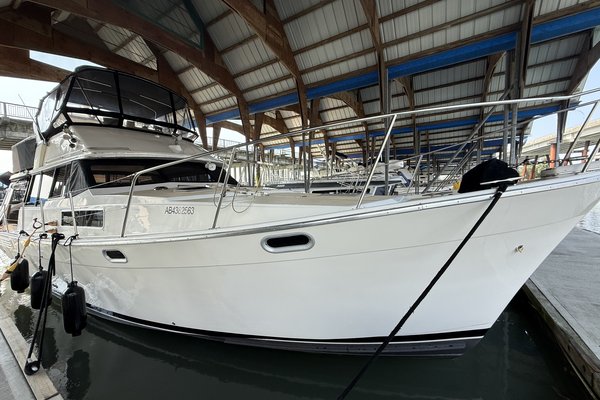 1990 Bayliner 3888