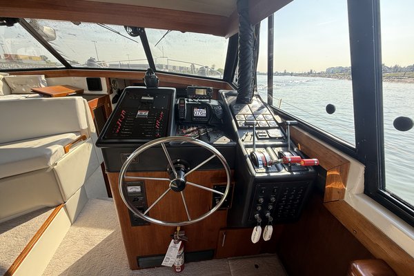 1990 Bayliner 3888