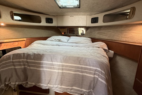 1990 Bayliner 3888