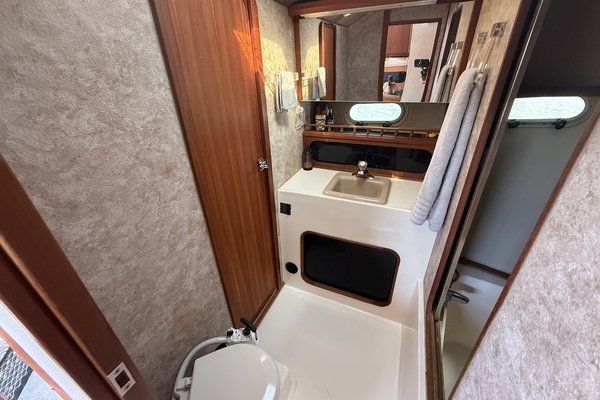 1990 Bayliner 3888