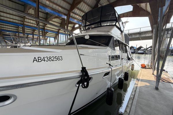 1990 Bayliner 3888