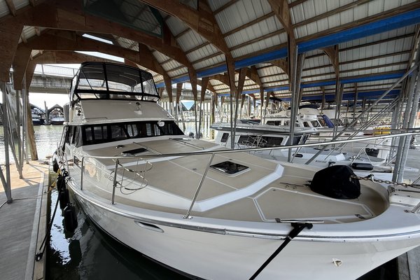 1990 Bayliner 3888