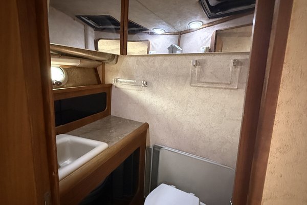 1990 Bayliner 3888