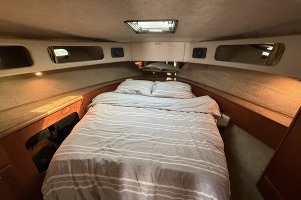 1990 Bayliner 3888