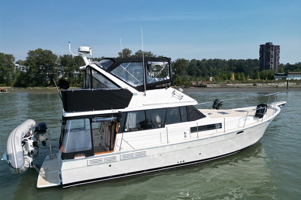 1990 Bayliner 3888
