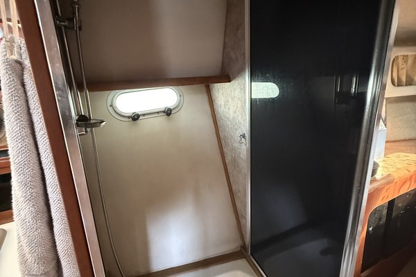1990 Bayliner 3888