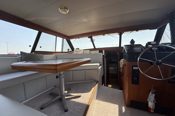 1990 Bayliner 3888