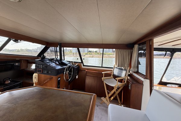 1990 Bayliner 3888