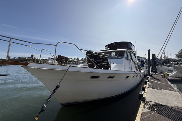 1990 Bayliner 4588