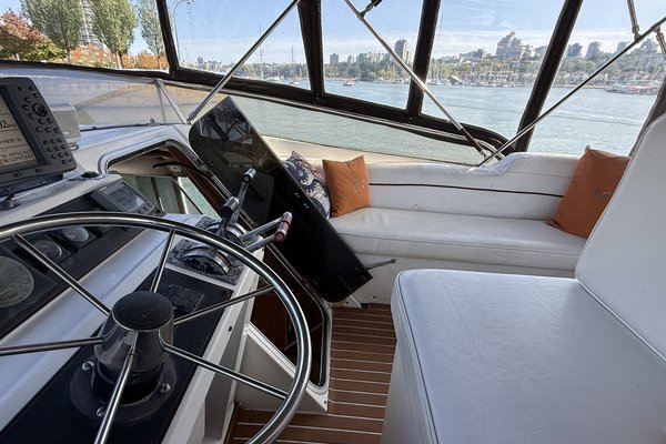 1990 Bayliner 4588