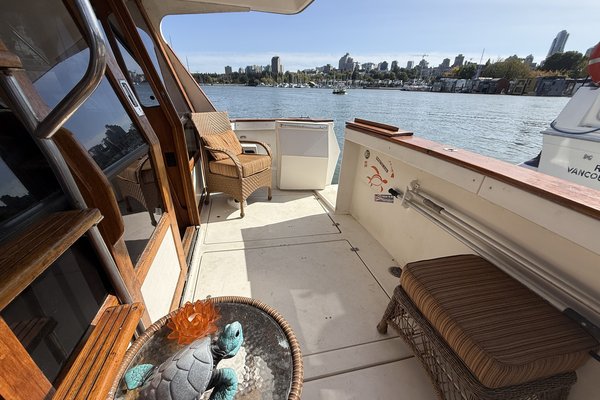 1990 Bayliner 4588