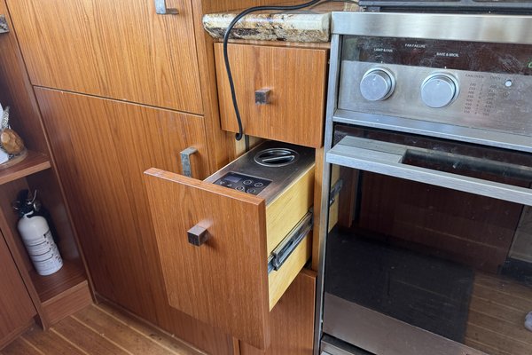 1990 Bayliner 4588