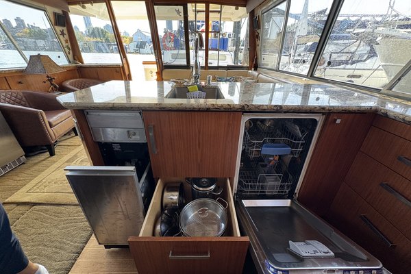 1990 Bayliner 4588