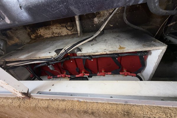 1990 Bayliner 4588