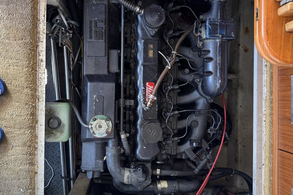 1990 Bayliner 4588