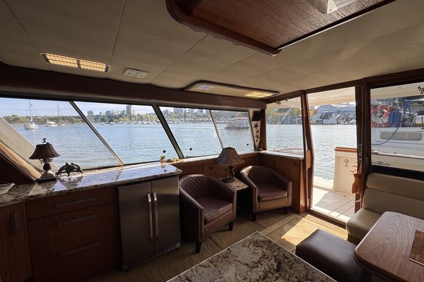 1990 Bayliner 4588