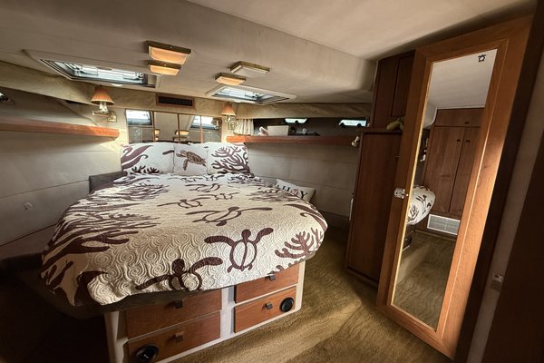 1990 Bayliner 4588