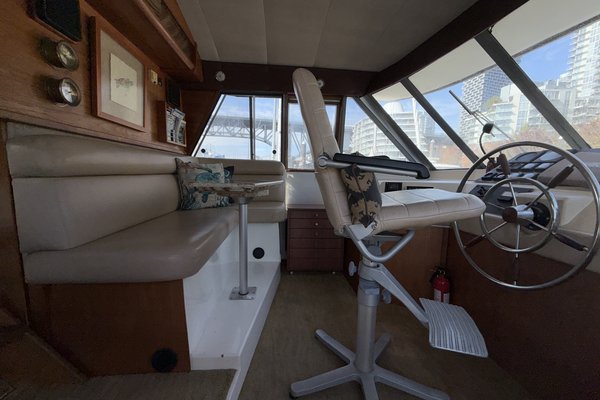 1990 Bayliner 4588