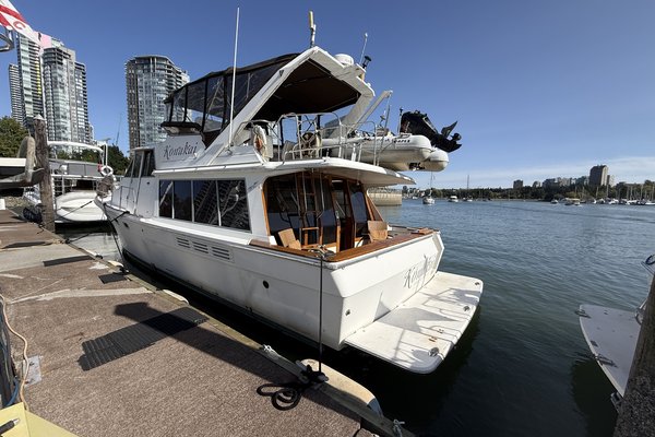 1990 Bayliner 4588
