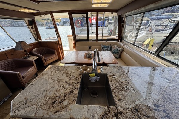 1990 Bayliner 4588