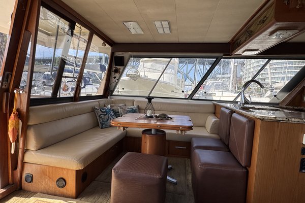 1990 Bayliner 4588
