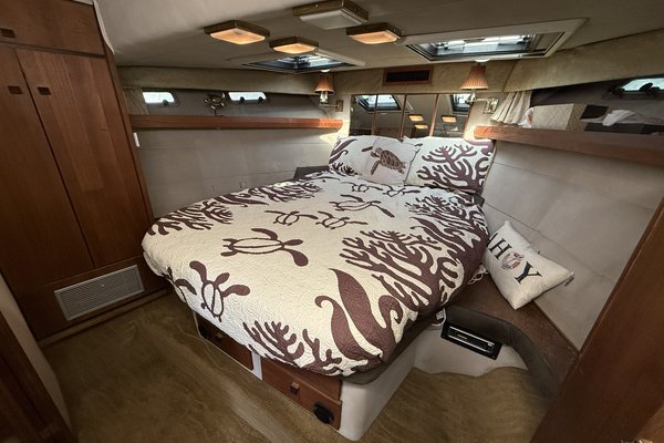1990 Bayliner 4588