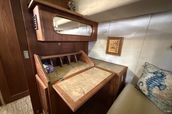 1990 Bayliner 4588