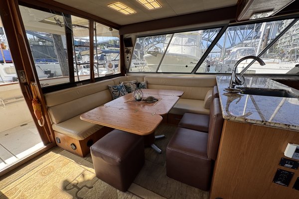 1990 Bayliner 4588