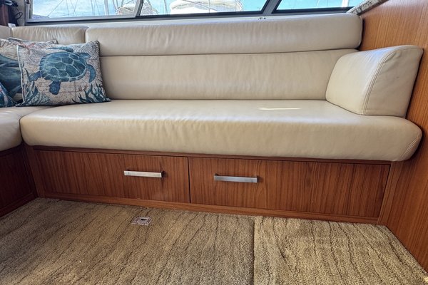 1990 Bayliner 4588