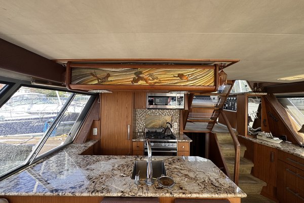 1990 Bayliner 4588
