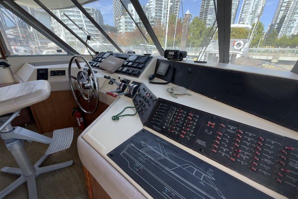 1990 Bayliner 4588