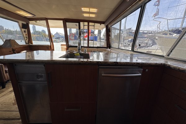 1990 Bayliner 4588