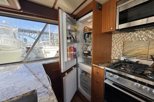 1990 Bayliner 4588