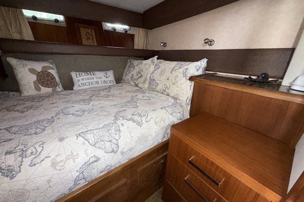 1990 Bayliner 4588