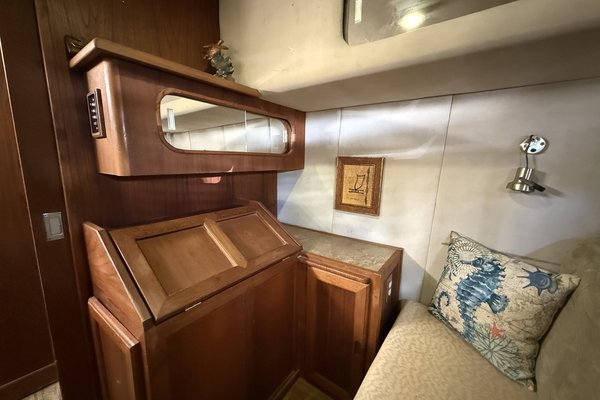 1990 Bayliner 4588