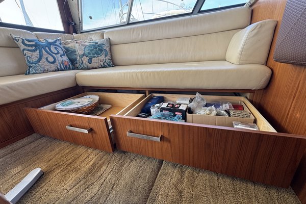 1990 Bayliner 4588