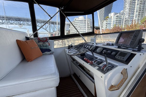 1990 Bayliner 4588