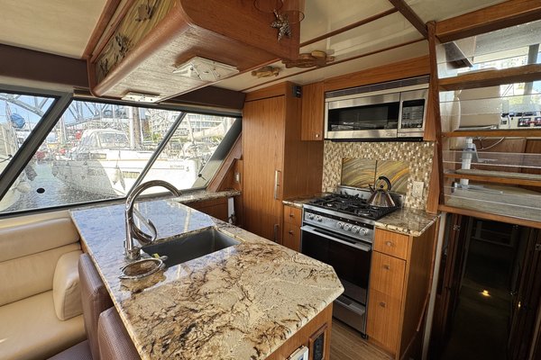 1990 Bayliner 4588