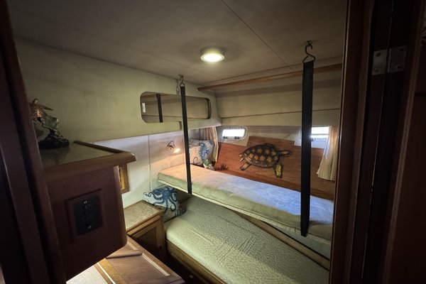 1990 Bayliner 4588