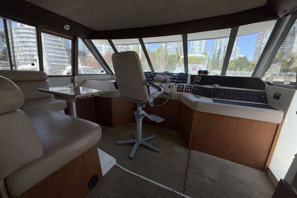1990 Bayliner 4588