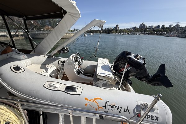1990 Bayliner 4588